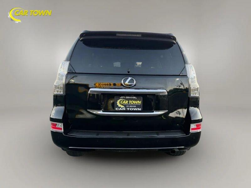 Vehicle photo 11