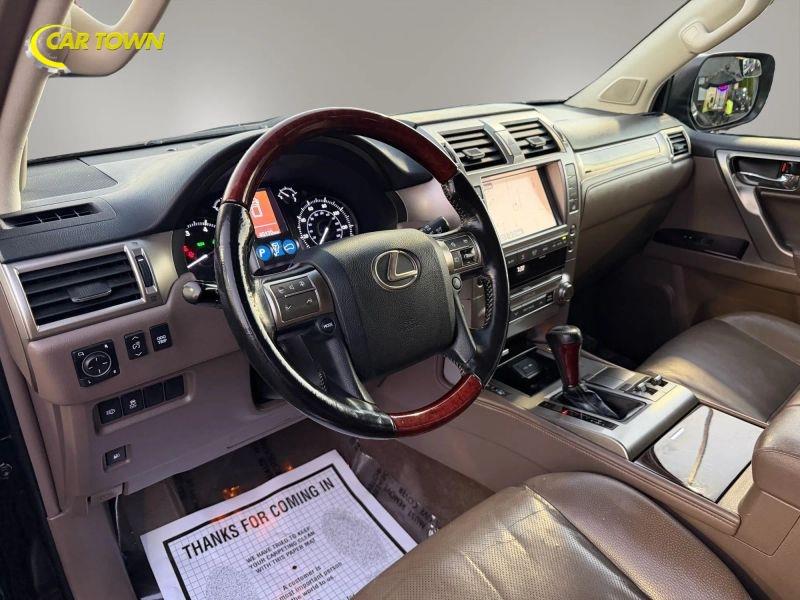 Vehicle photo 17