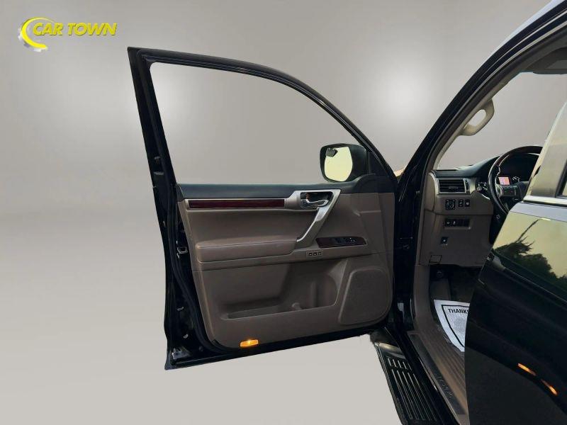 Vehicle photo 18