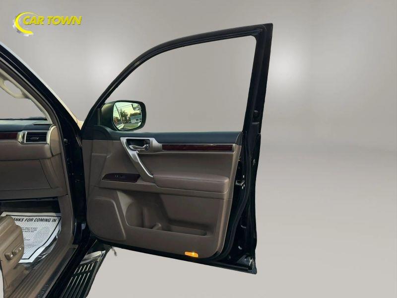 Vehicle photo 21