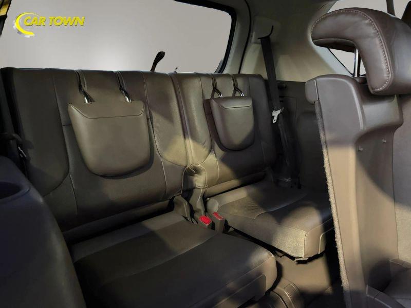 Vehicle photo 28