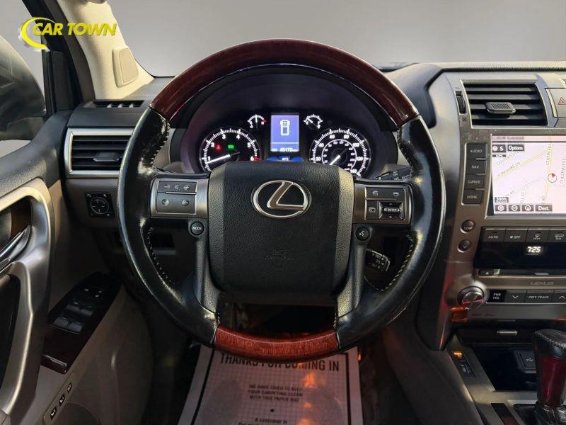 Vehicle photo 30
