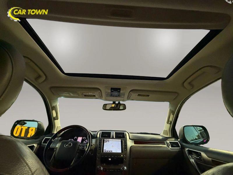 Vehicle photo 32