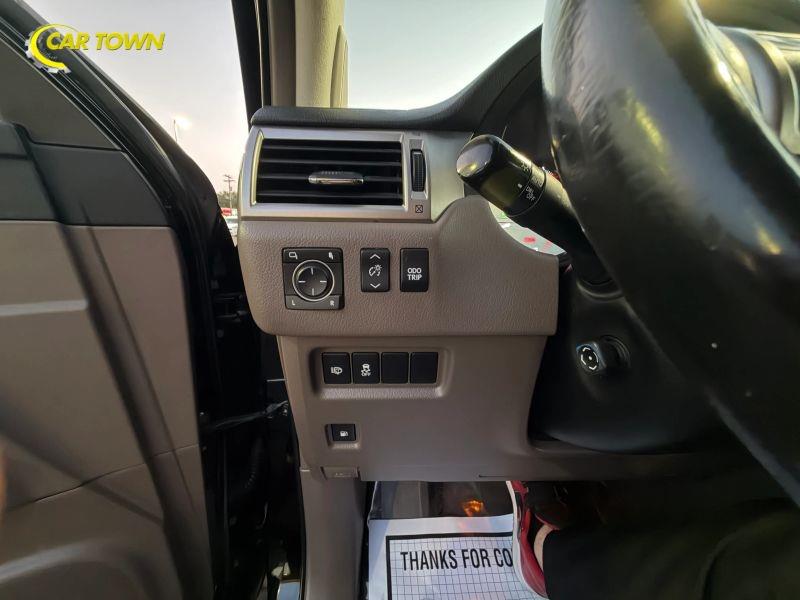 Vehicle photo 34