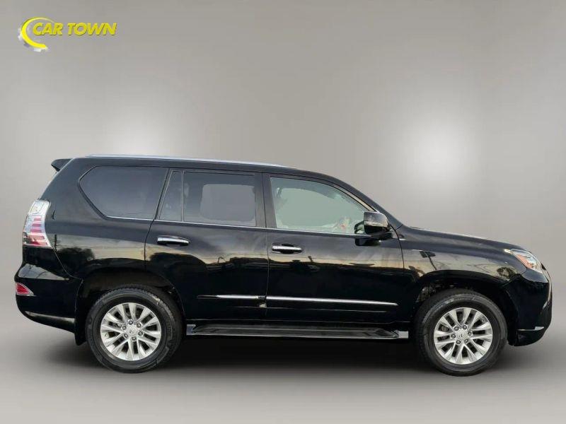 Vehicle photo 7
