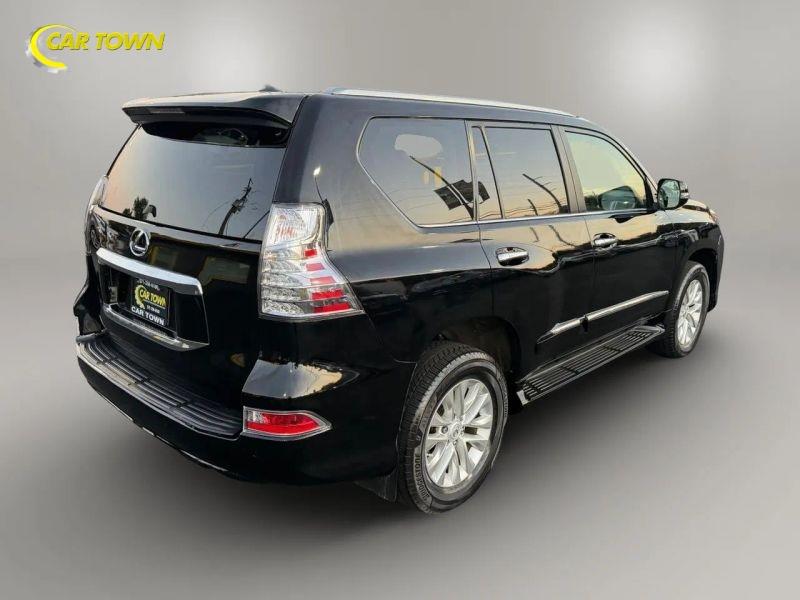 Vehicle photo 8
