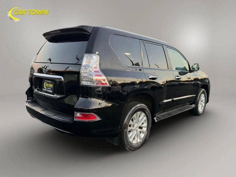 Vehicle photo 9