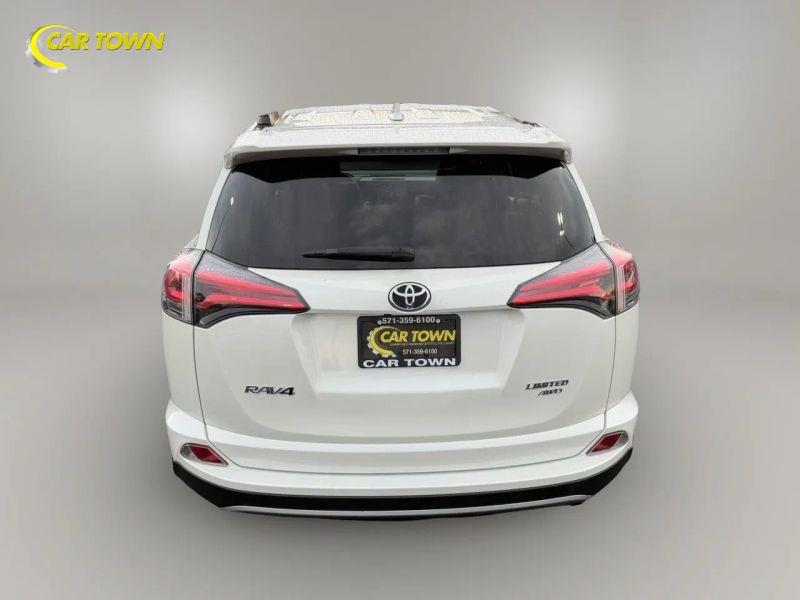 Vehicle photo 10