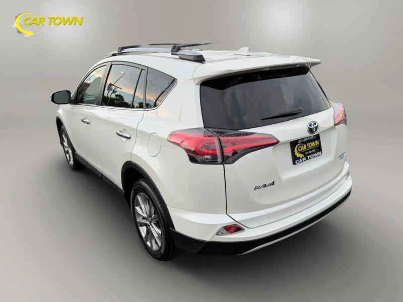 Vehicle photo 12