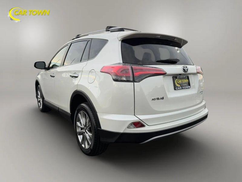 Vehicle photo 13