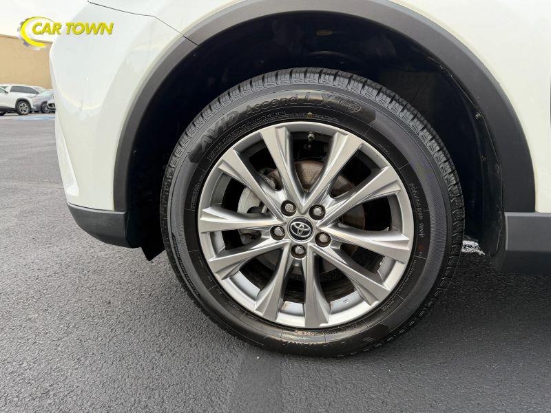 Vehicle photo 15