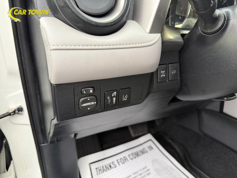 Vehicle photo 17