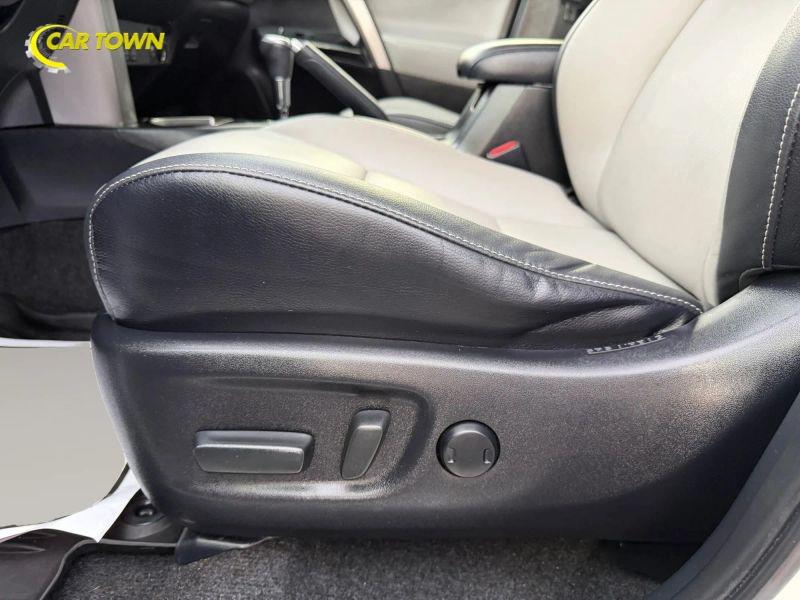 Vehicle photo 18