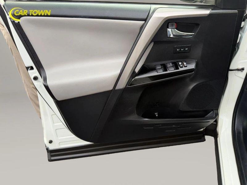 Vehicle photo 20