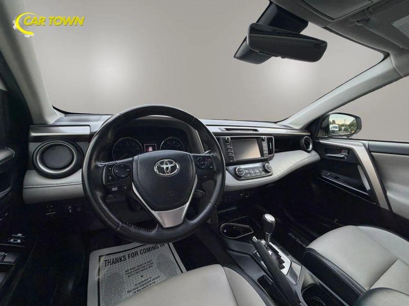 Vehicle photo 34