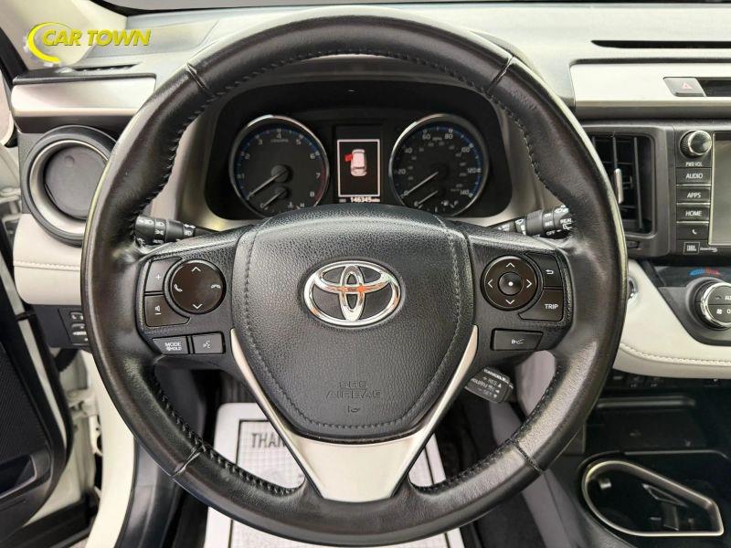 Vehicle photo 35