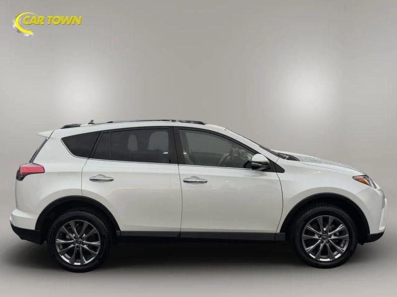Vehicle photo 7