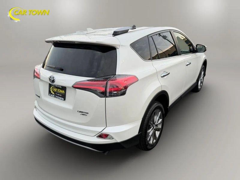 Vehicle photo 8