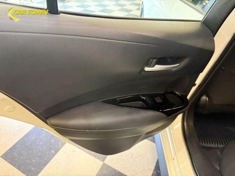 Vehicle photo 25