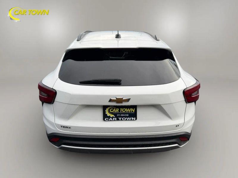 Vehicle photo 10