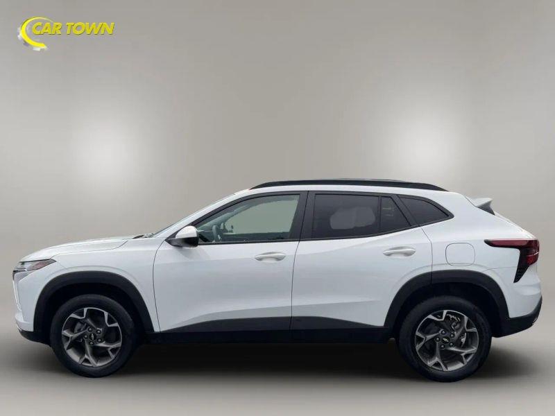 Vehicle photo 14