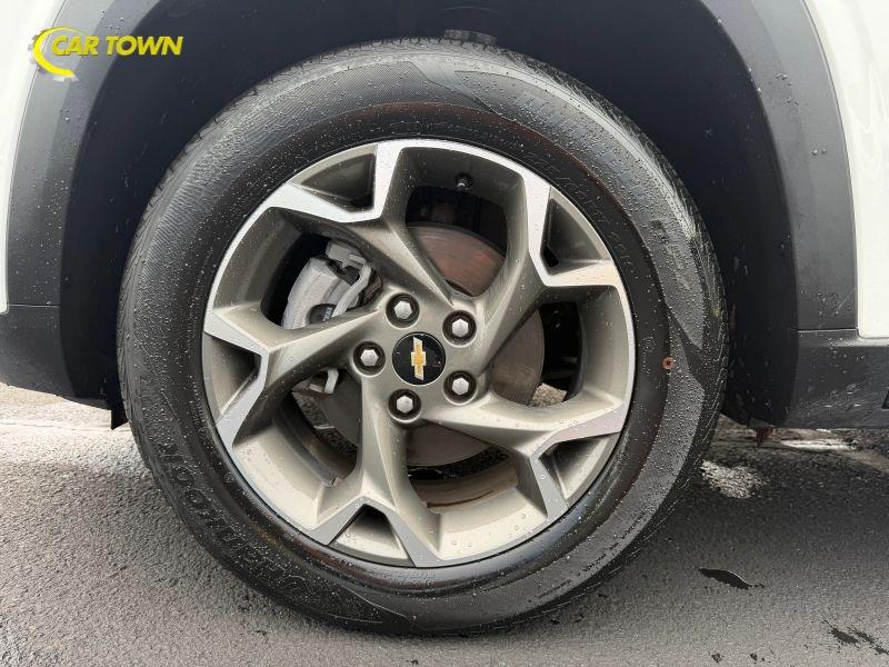 Vehicle photo 15