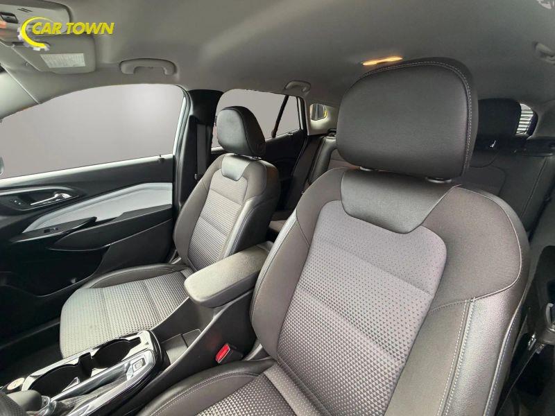 Vehicle photo 17