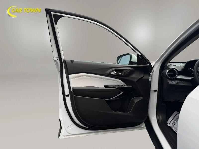Vehicle photo 18