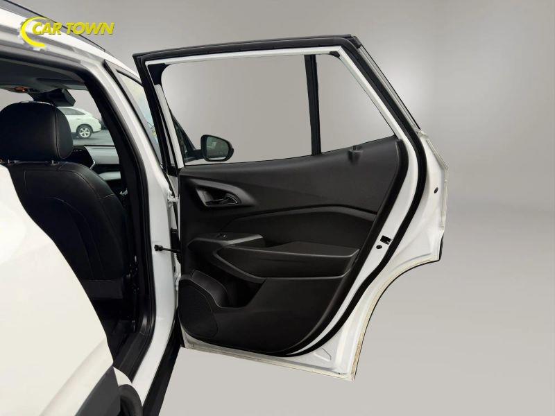 Vehicle photo 23