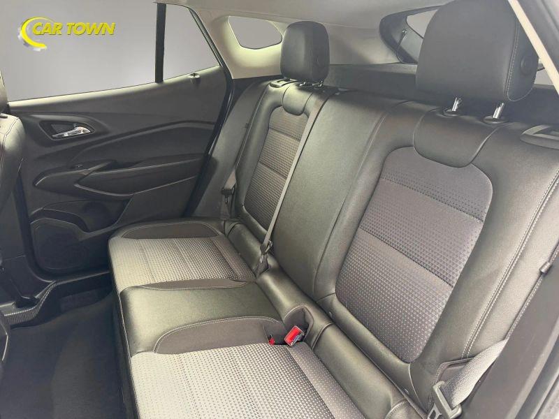 Vehicle photo 24