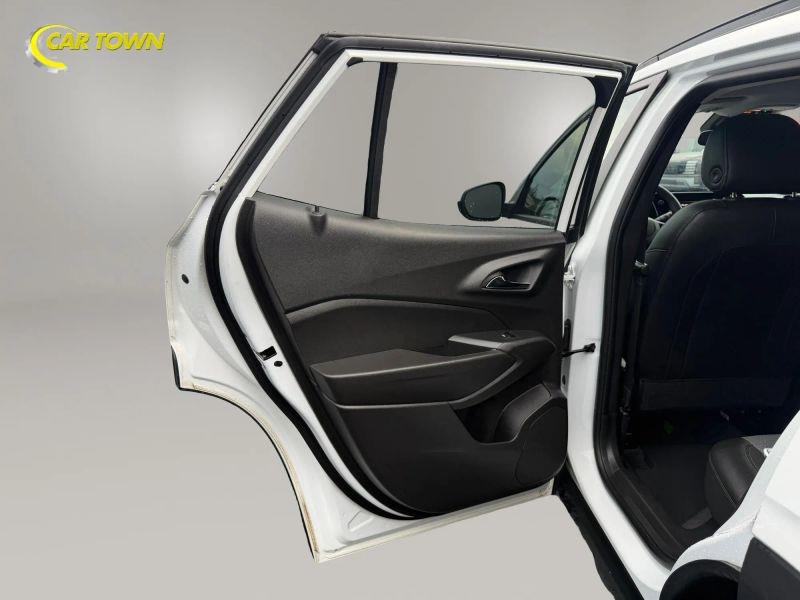 Vehicle photo 25