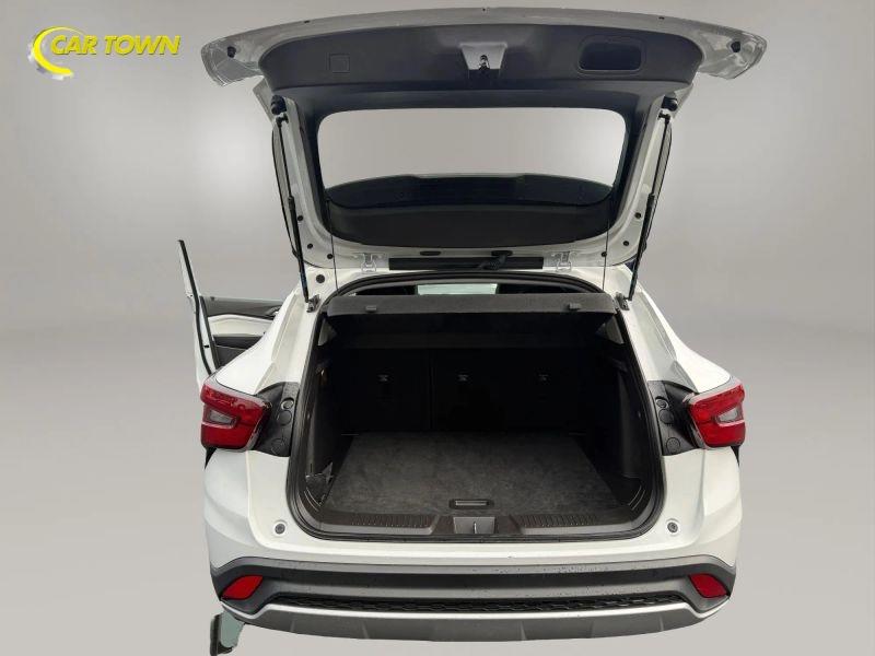 Vehicle photo 26