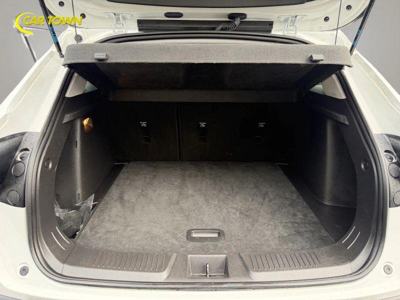 Vehicle photo 27