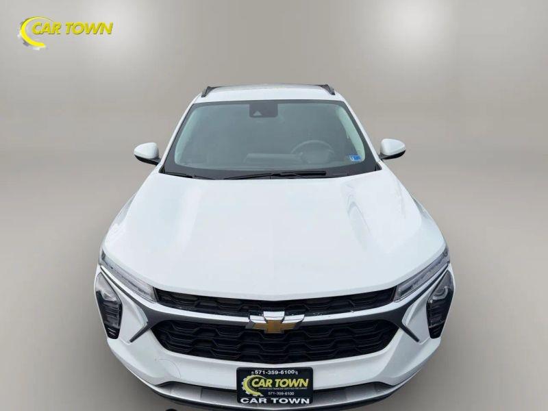 Vehicle photo 3
