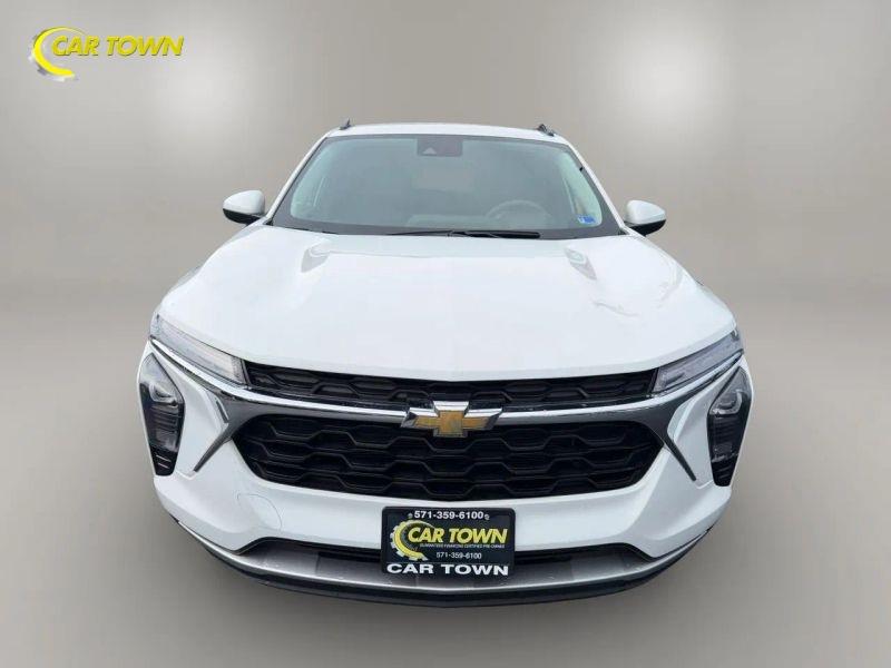 Vehicle photo 4