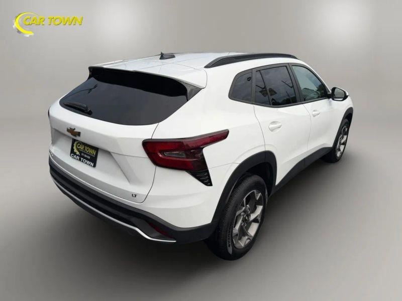 Vehicle photo 8