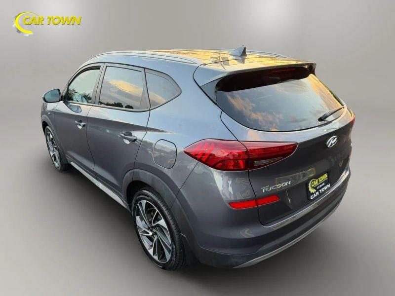 Vehicle photo 12