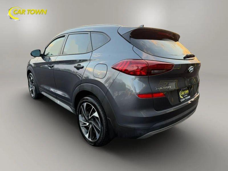 Vehicle photo 13