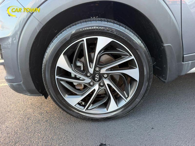 Vehicle photo 15