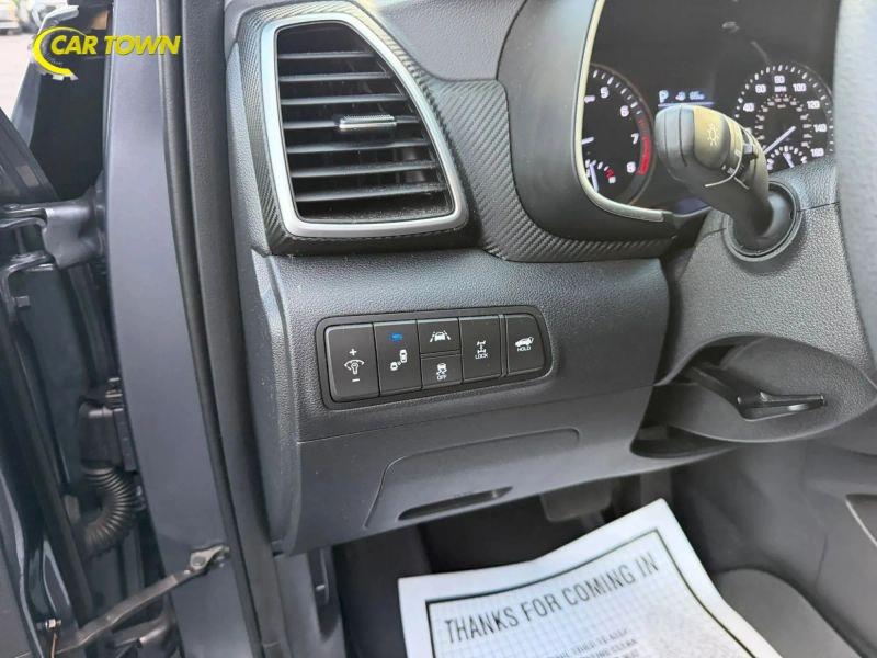 Vehicle photo 19