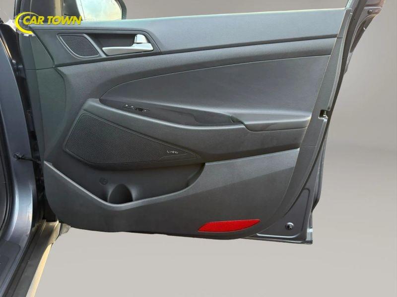 Vehicle photo 22