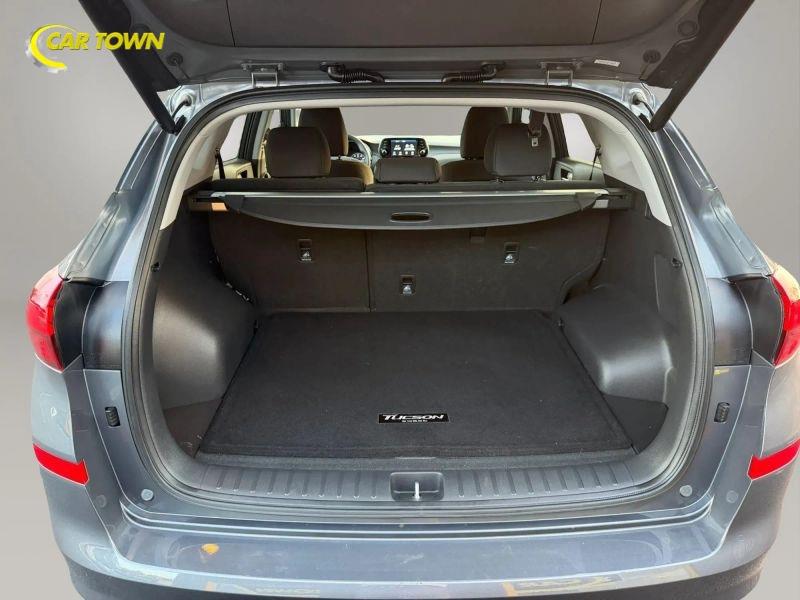Vehicle photo 26