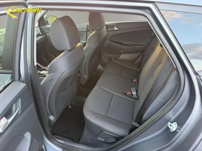 Vehicle photo 28
