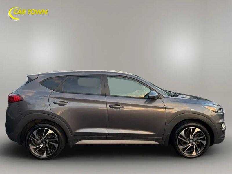 Vehicle photo 7