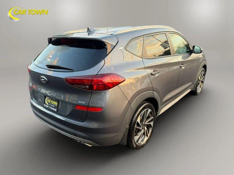 Vehicle photo 8