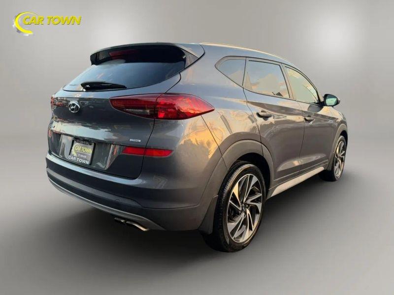 Vehicle photo 9