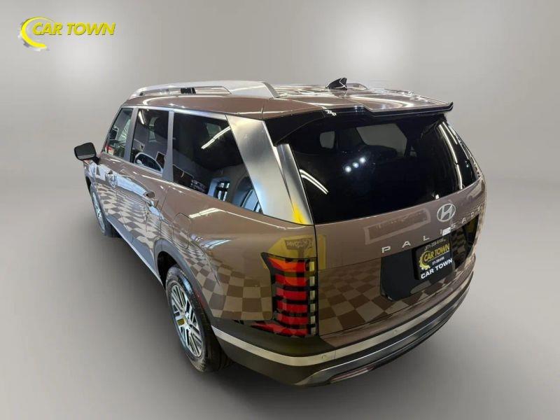 Vehicle photo 12