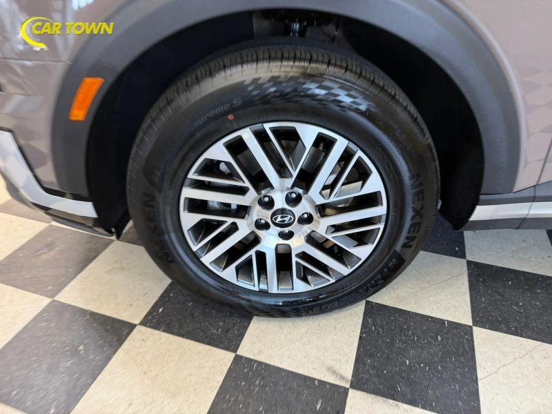 Vehicle photo 15