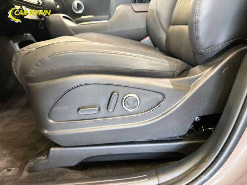 Vehicle photo 18