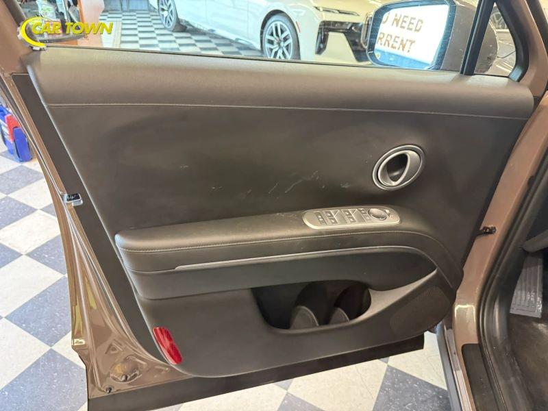Vehicle photo 20
